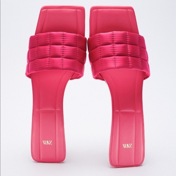 🌹NWT. Zara Fuchsia Satin Effect Quilted Wide Front Strap Heeled Sandals Size 7,5 - Picture 5 of 10